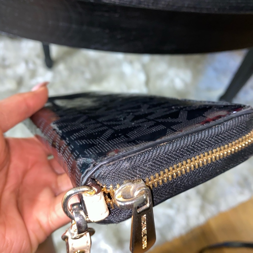 Michael kors MK Wristlet authentic - Picture 5 of 7
